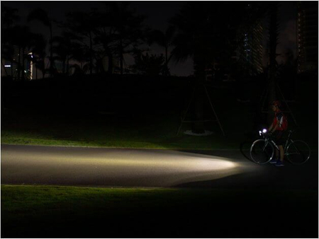 Lampa rowerowa Fenix BC25R