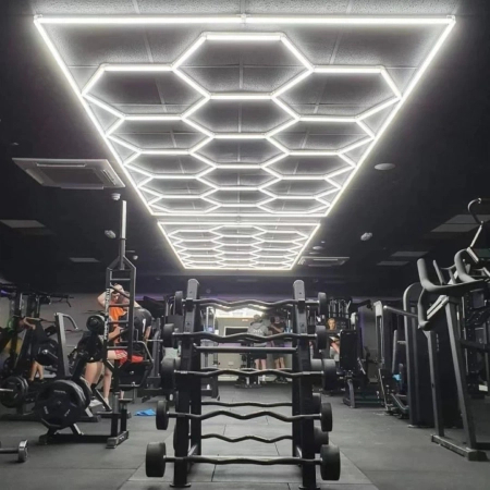Efektowne oświetlenie LED Blaupunkt Hexagon 243 X 483 cm, Konfigurowalny system LED o naturalnej barwie w kształcie plastra miodu do showroomu, galerii, salonu samochodowego, serwisu, garażu